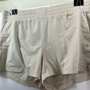Old Navy Active Kakhi Shorts Stretchtech Waistband Women's Size XXL Dry Quick